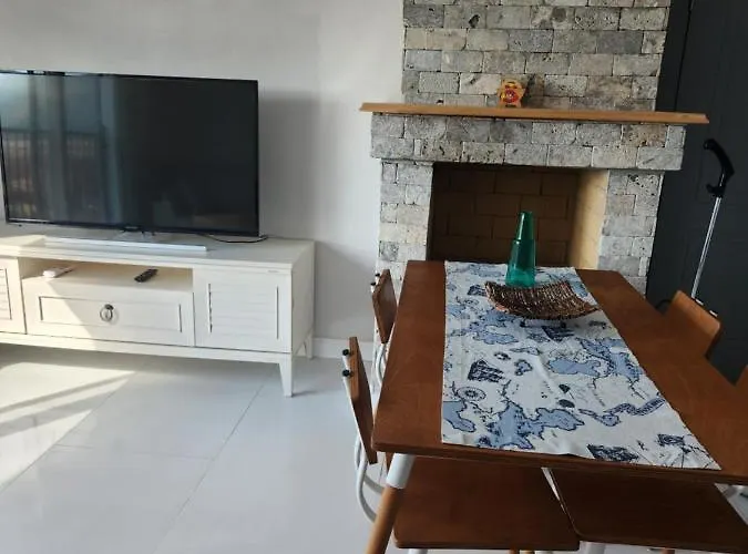 아파트 White Coral House